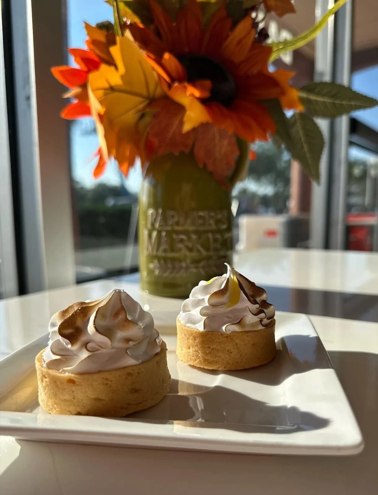 Small merengue tarts