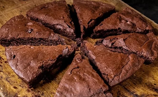 CHOCOLATE CHIP BROWNIE