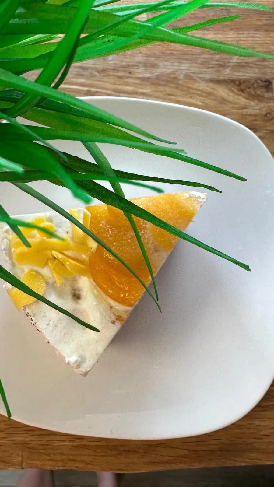 Peach cake with yogurt cream