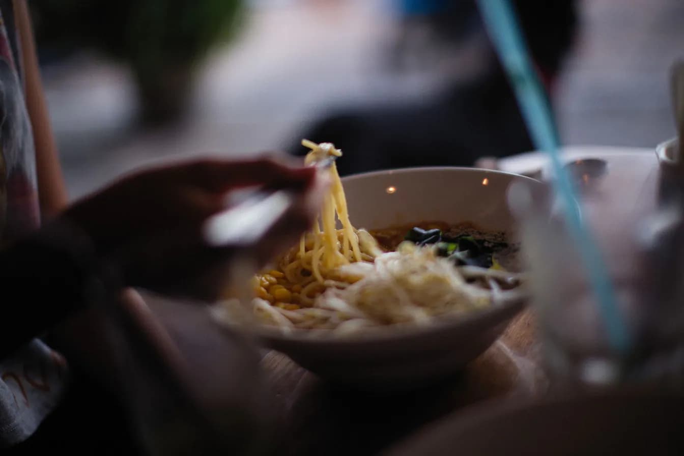 S3. Egg Noodles in Chicken Soup w. Wonton