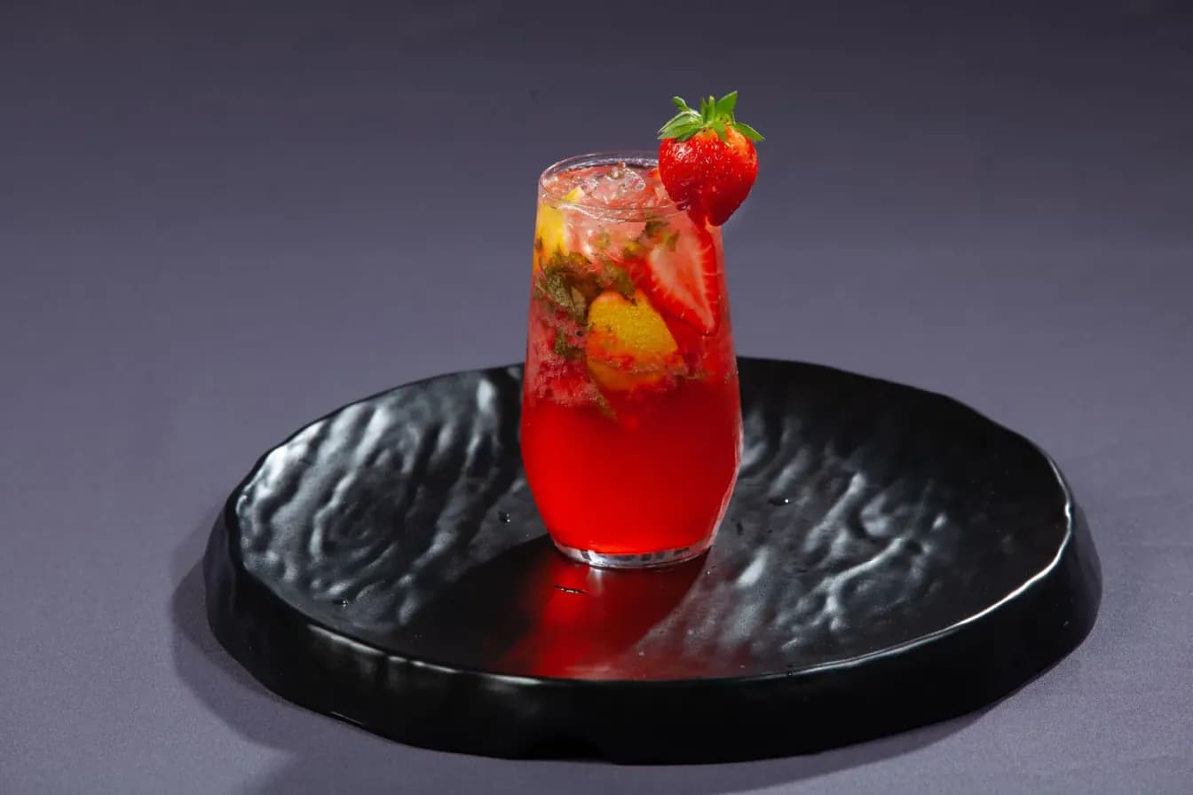 STRAWBERRY LEMONADE REFRESHER