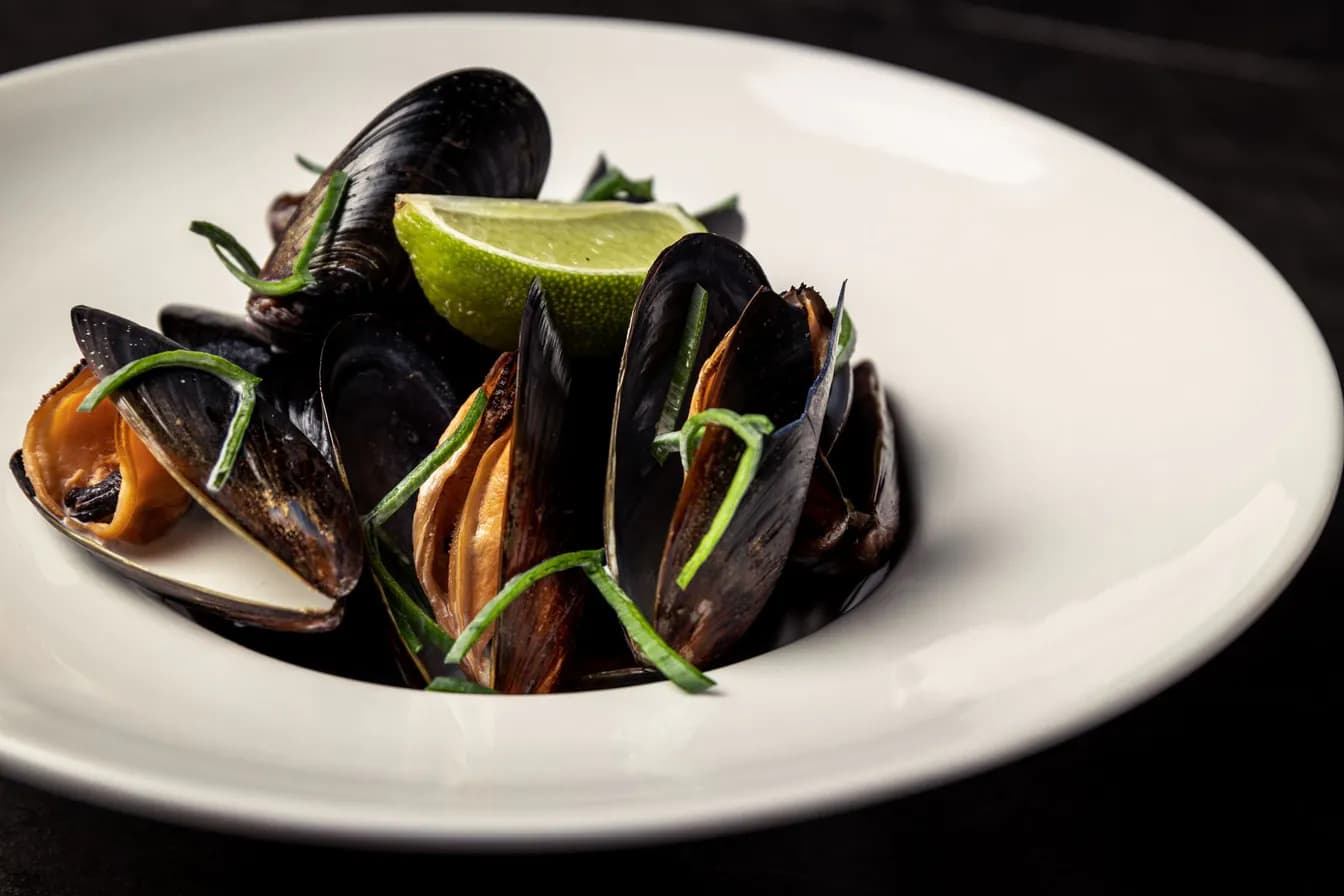 BLACK MUSSELS