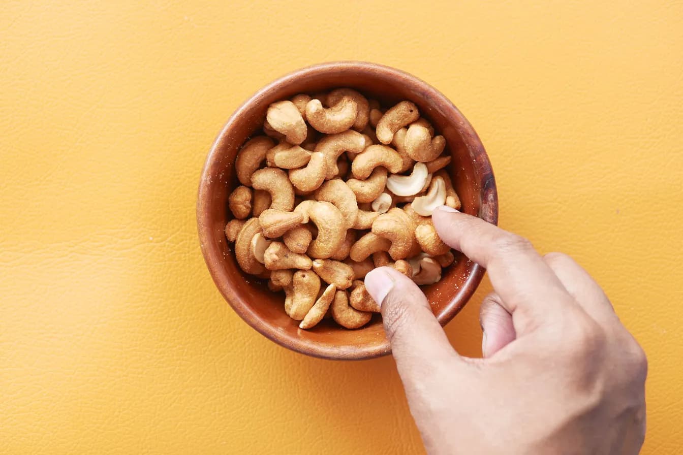Hu Cashews + Vanilla Bean Hunks