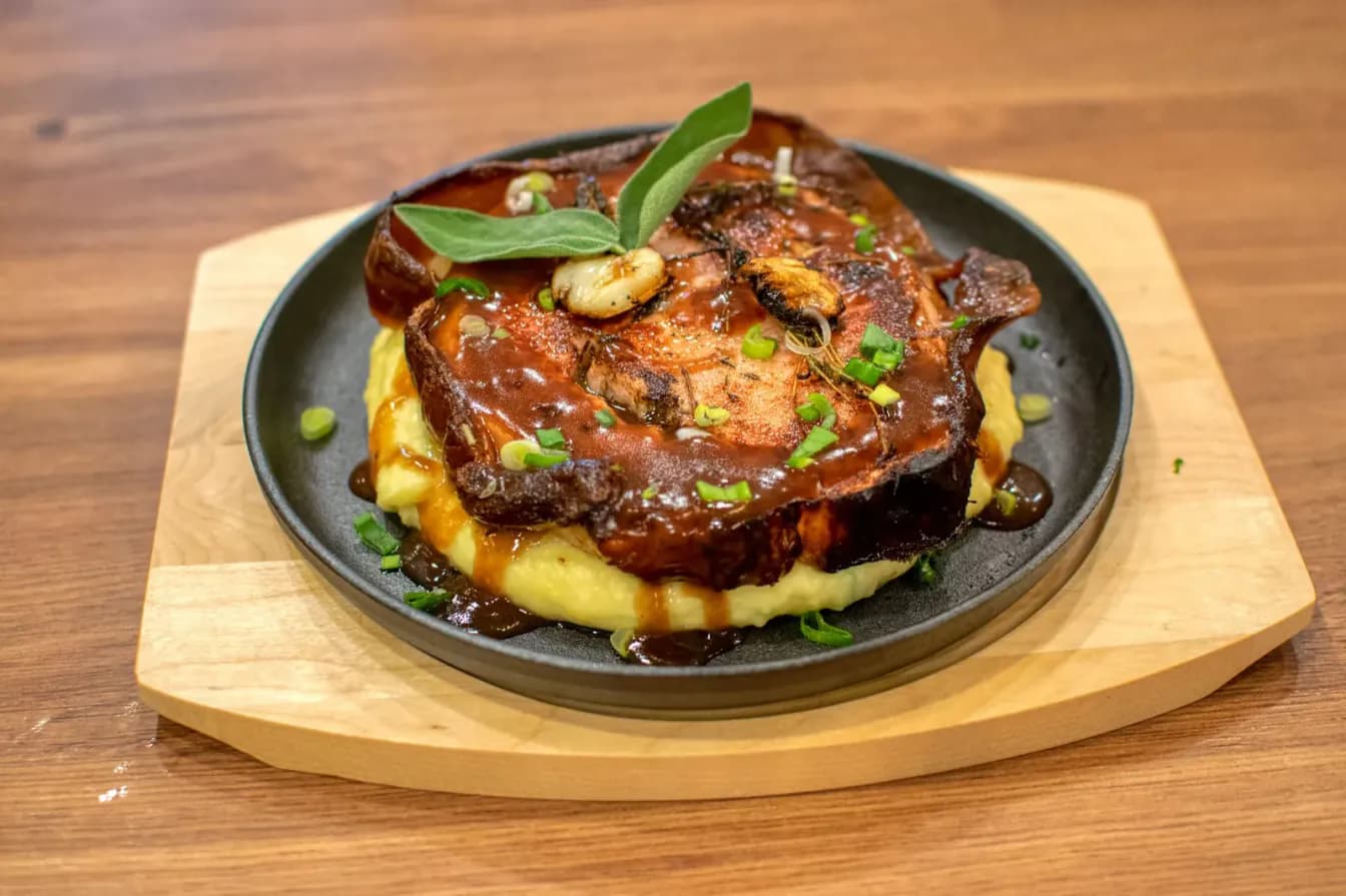 ROASTED GARLIC MASHED POTATOES