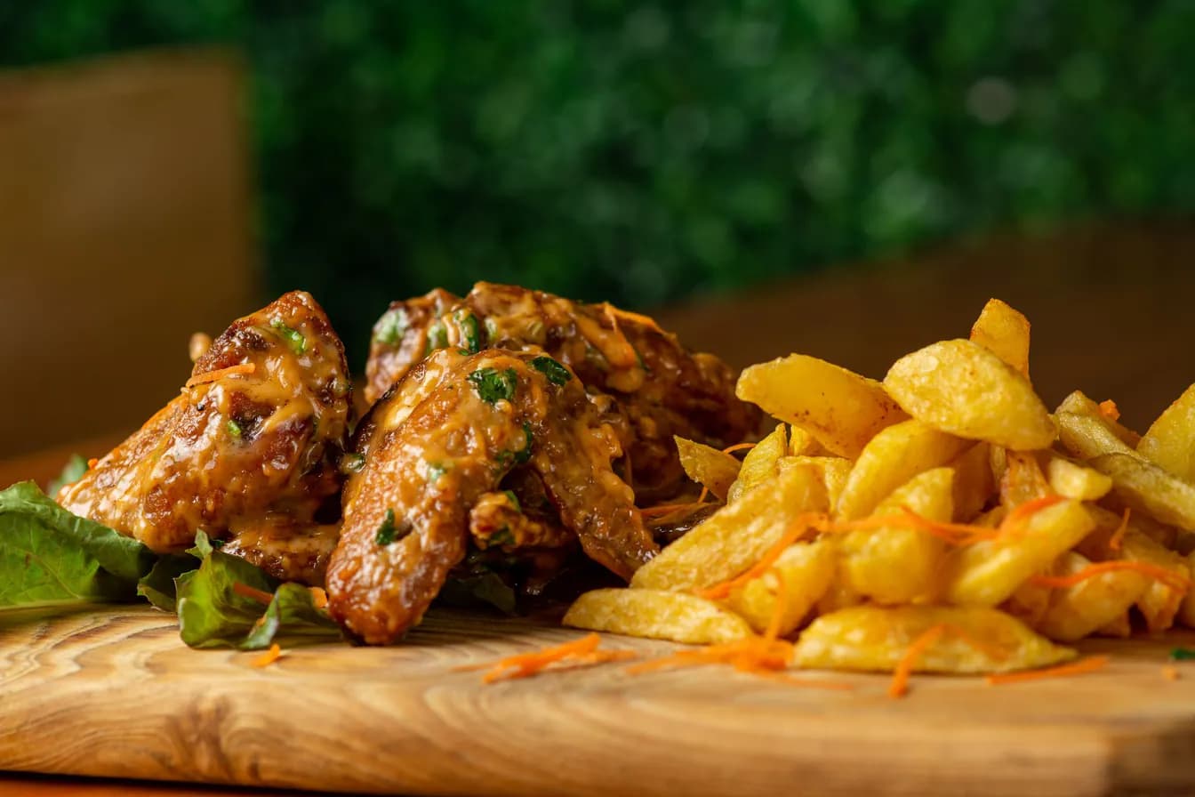 Wings (8) & Fries