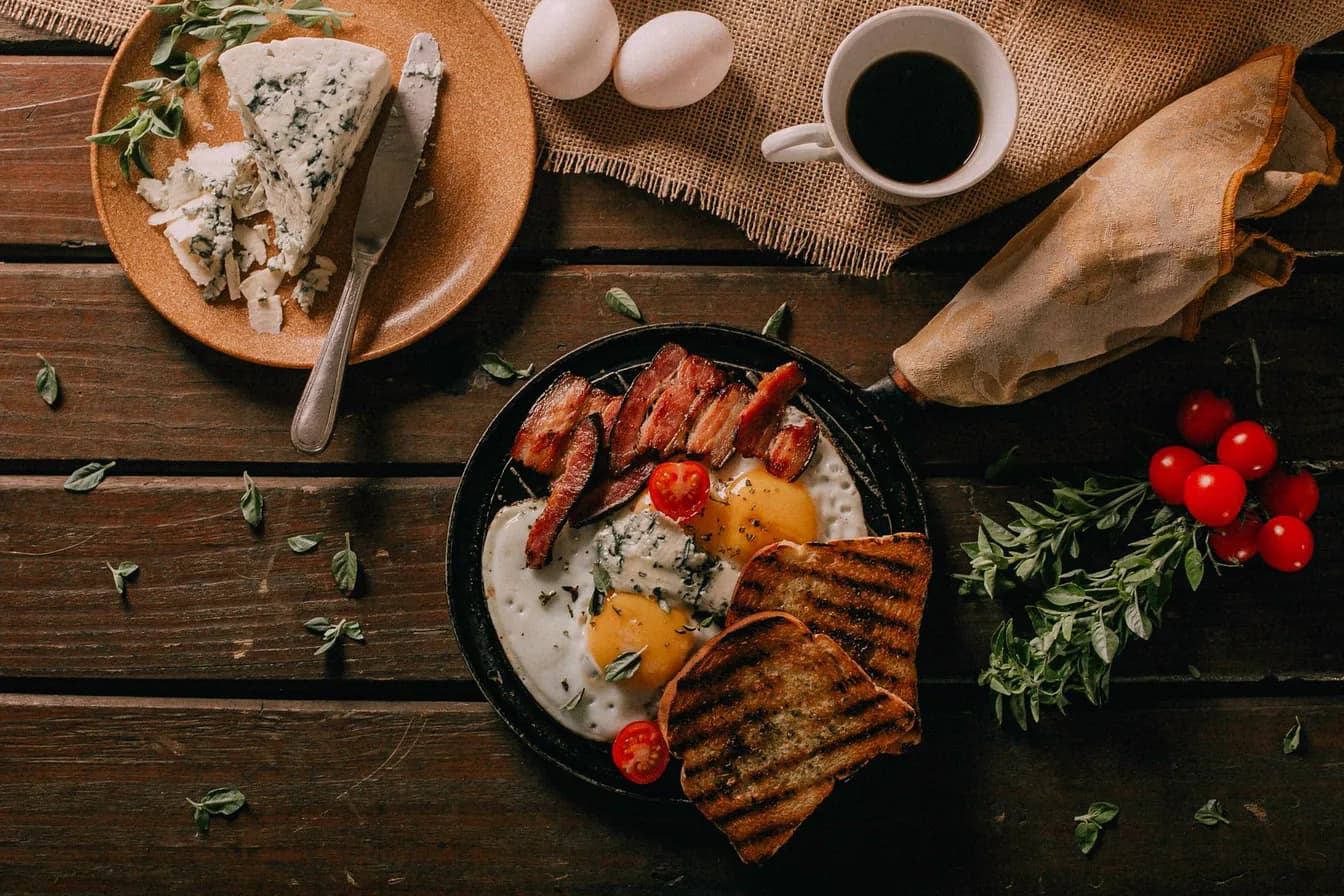 BACON EGG & CHEESE HASHBROWN BOWL