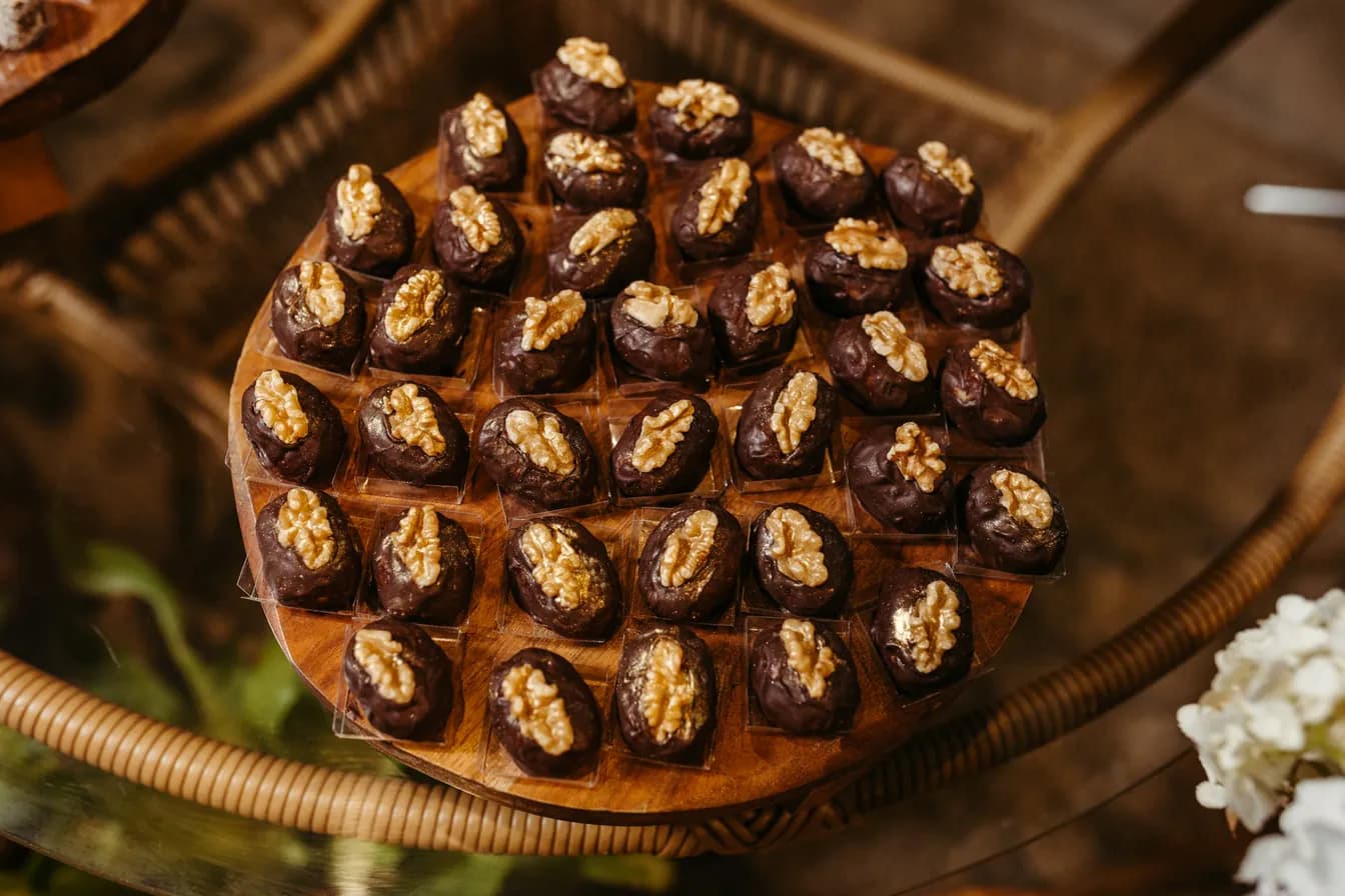 CHOCOLATE DATE ENERGY BITES