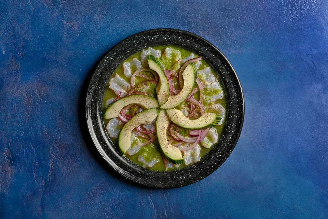 Aguachile Verde Con Pulpo en Salsa Negra