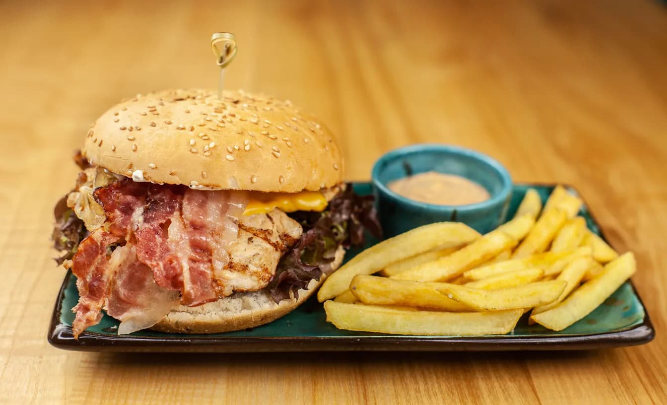 BBQ BACON CHEDDAR BURGER