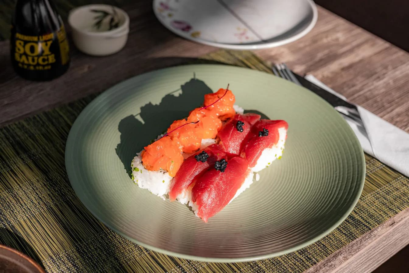 Poke Nigiri - Salmon, Tuna 6pc