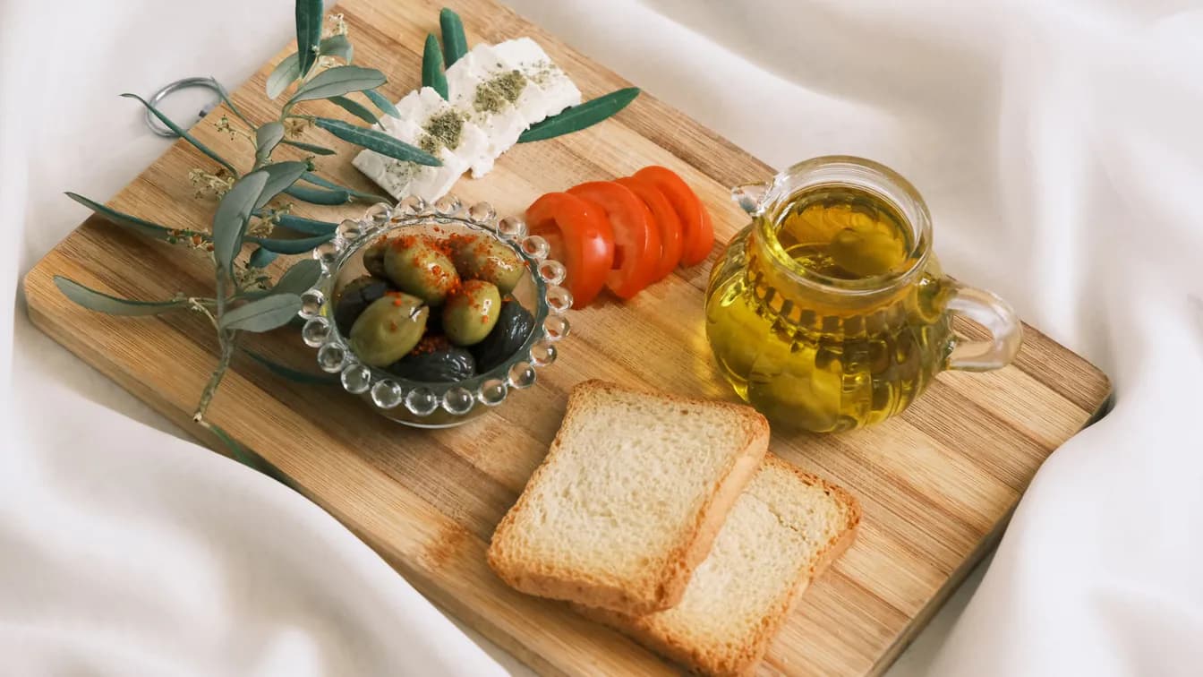 Bagel with Avocado & Olive Oil