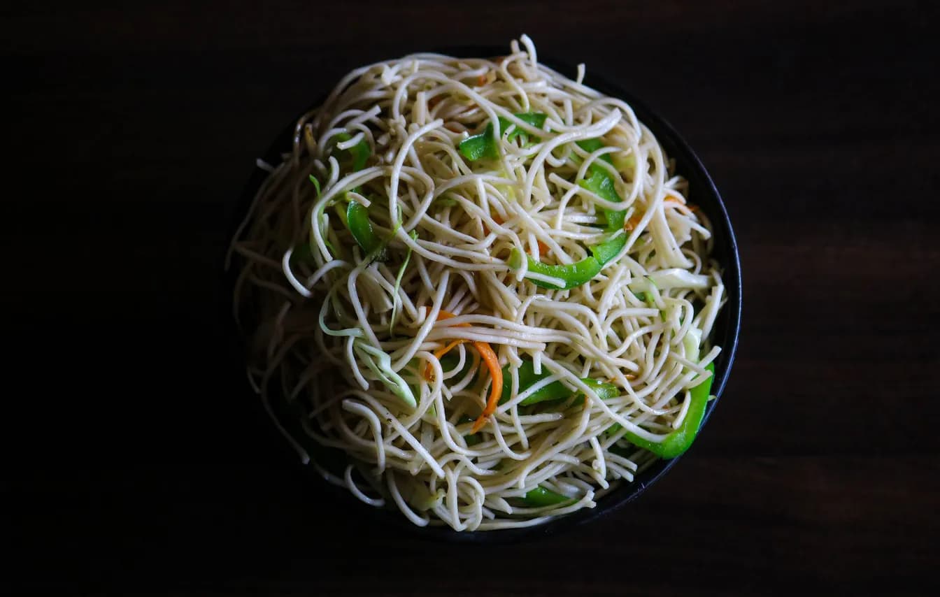 Egg Hakka Noodles