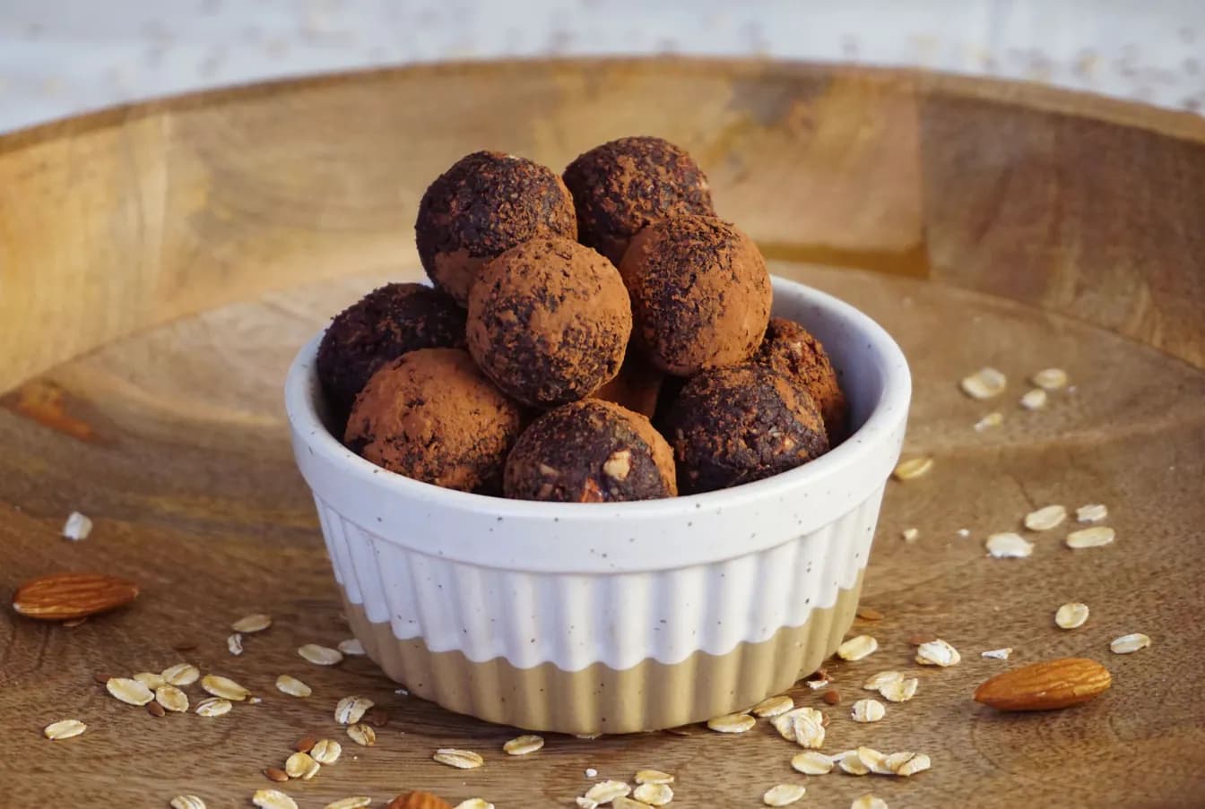 ALMOND BUTTER ENERGY BITES
