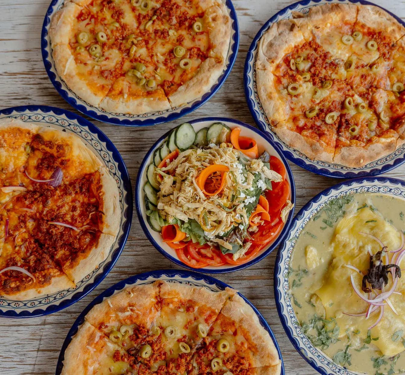 Pizza de Jamón, Aceitunas & Morrones (Ham, Peppers & Olives)