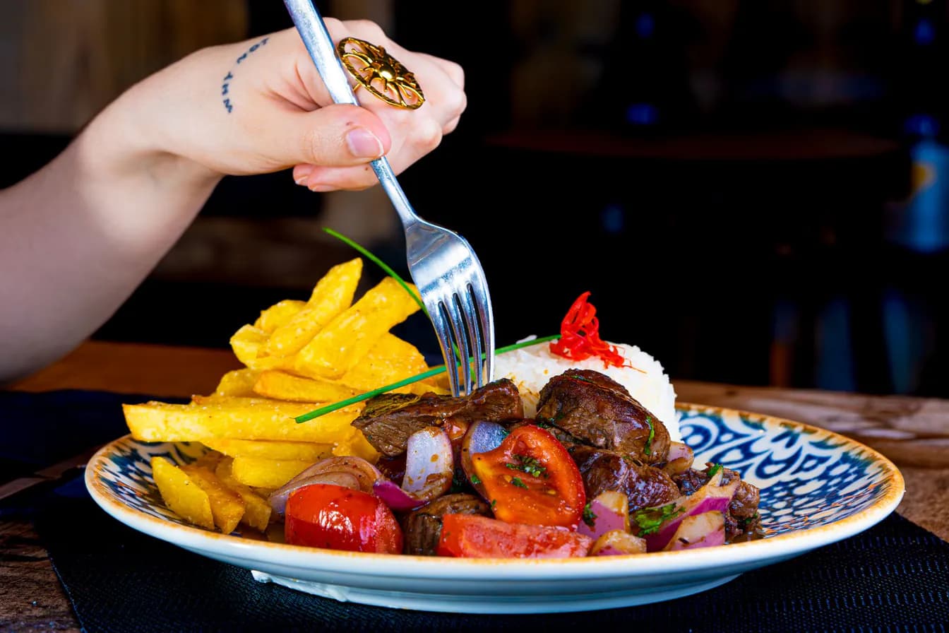 Tallarin Saltado de Mariscos / Peruvian Stir-Fried Linguine with Seafood