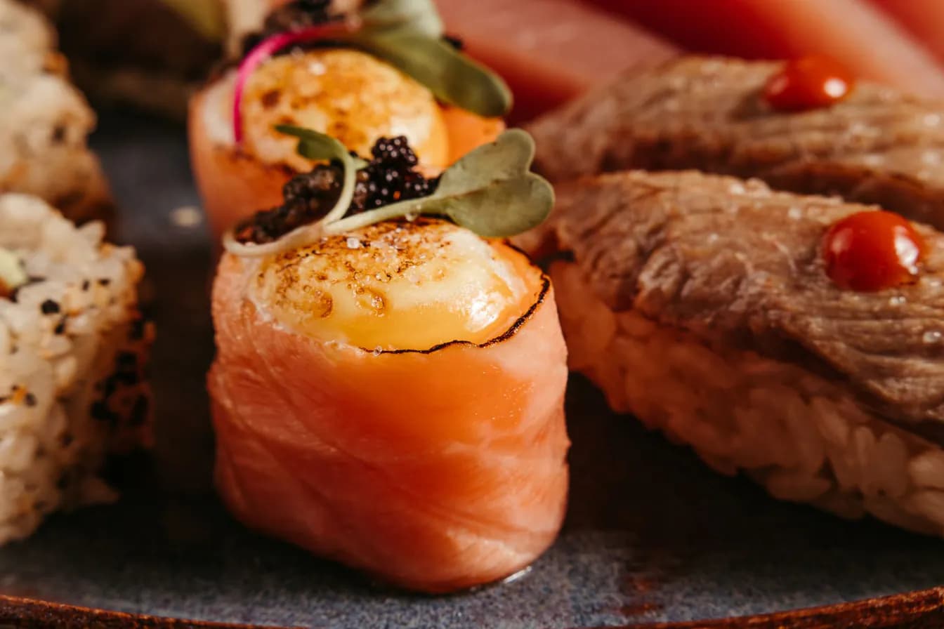 SMOKED SALMON ROLL*