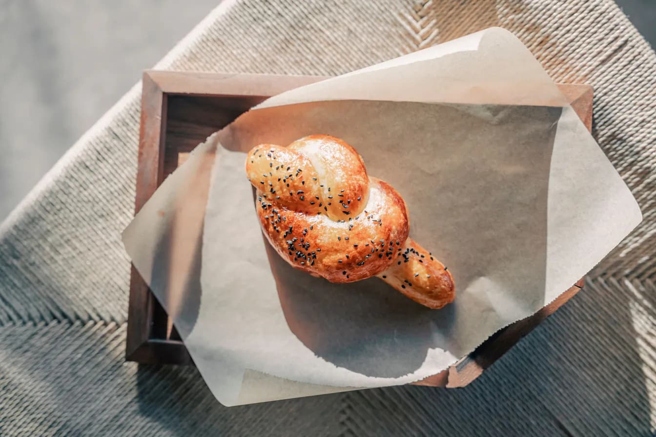 House-Made Garlic Knots (6)
