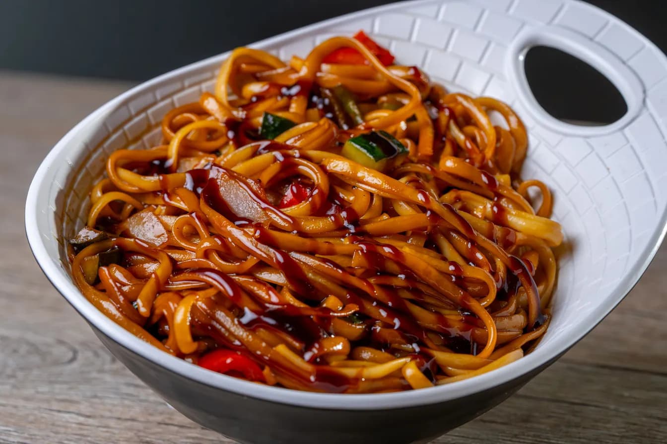 Rice Noodles with Soy Gravy Topping (Rad-Na)