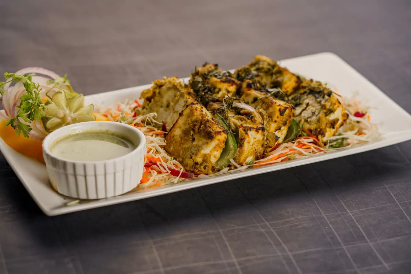 Lahsuni Saag Paneer