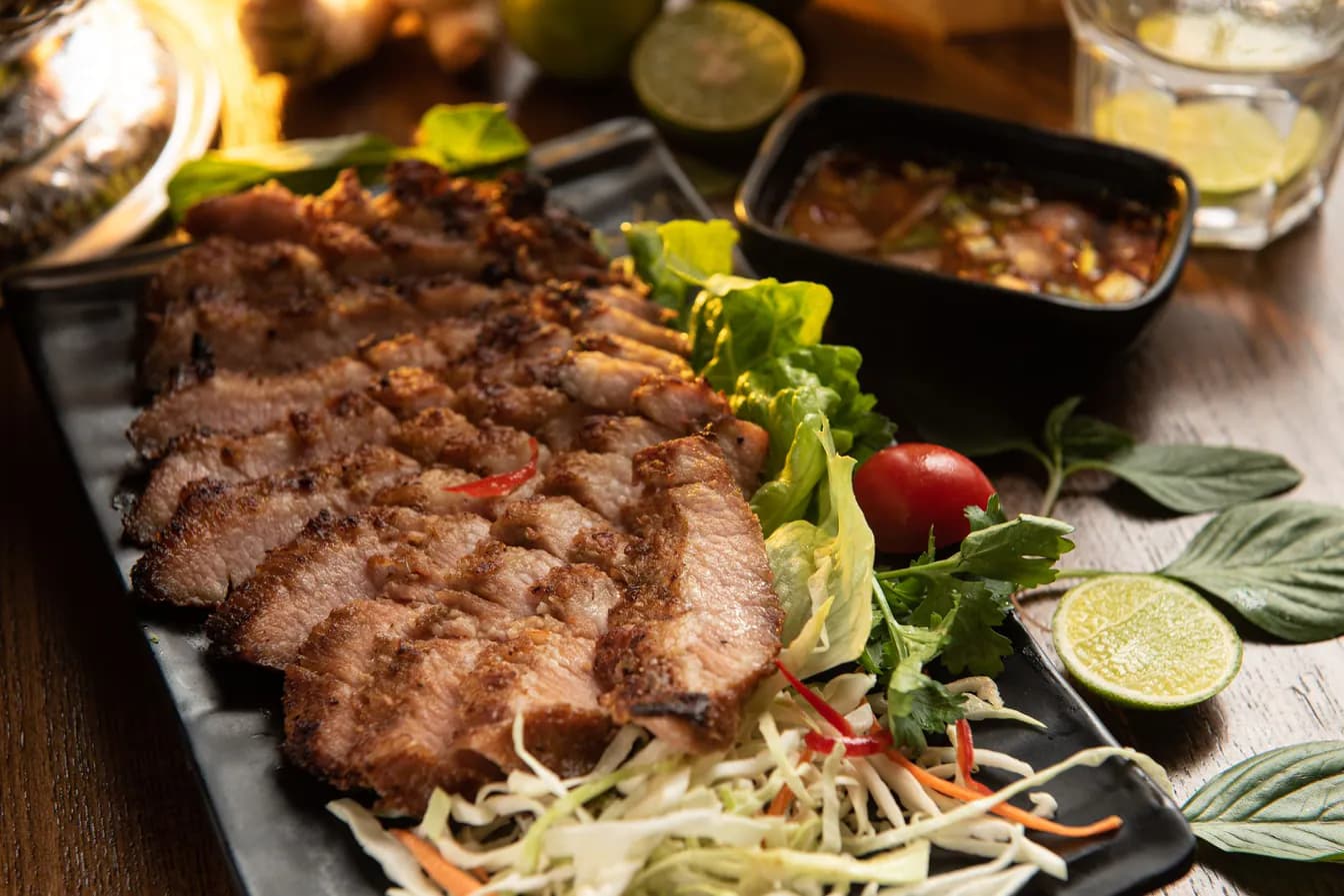 BBQ Pork With Mixed Greens