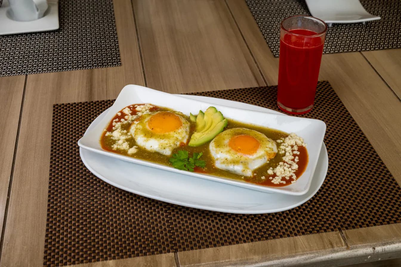 Mofongo con 2 Huevos Fritos