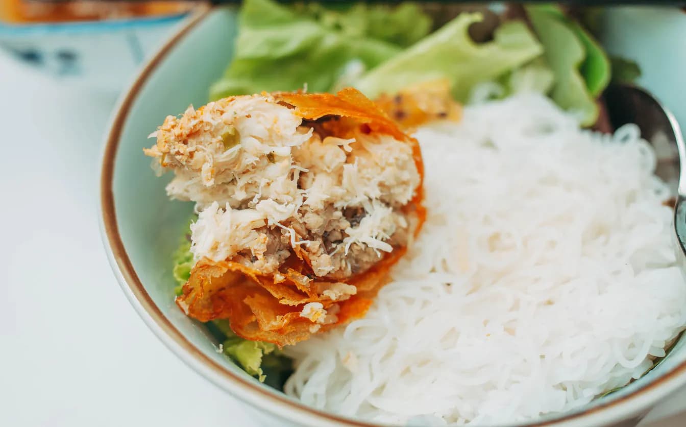 B4. Egg Rolls with Rice Vermicelli