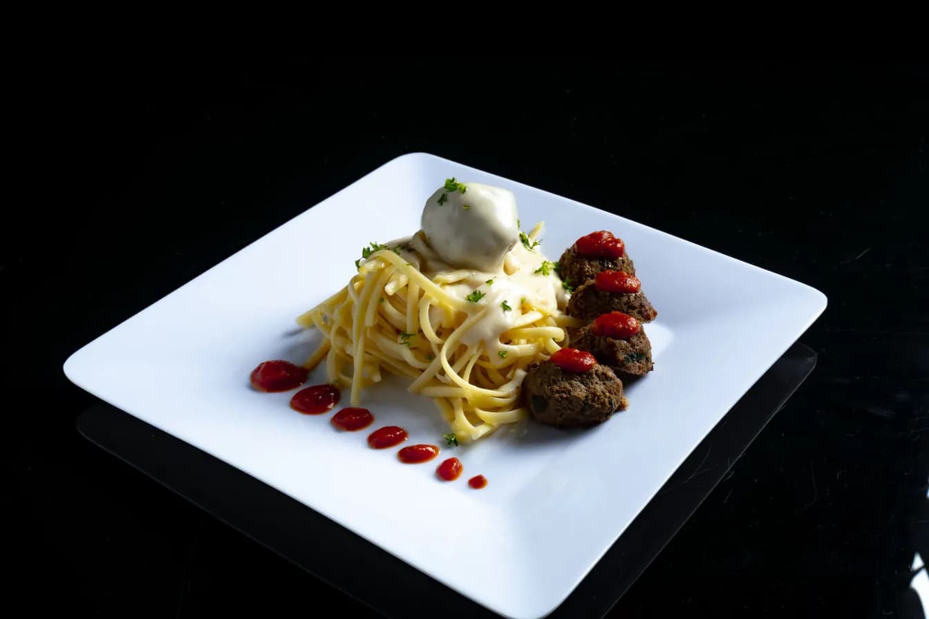 Guli's Spaghetti & Meatballs