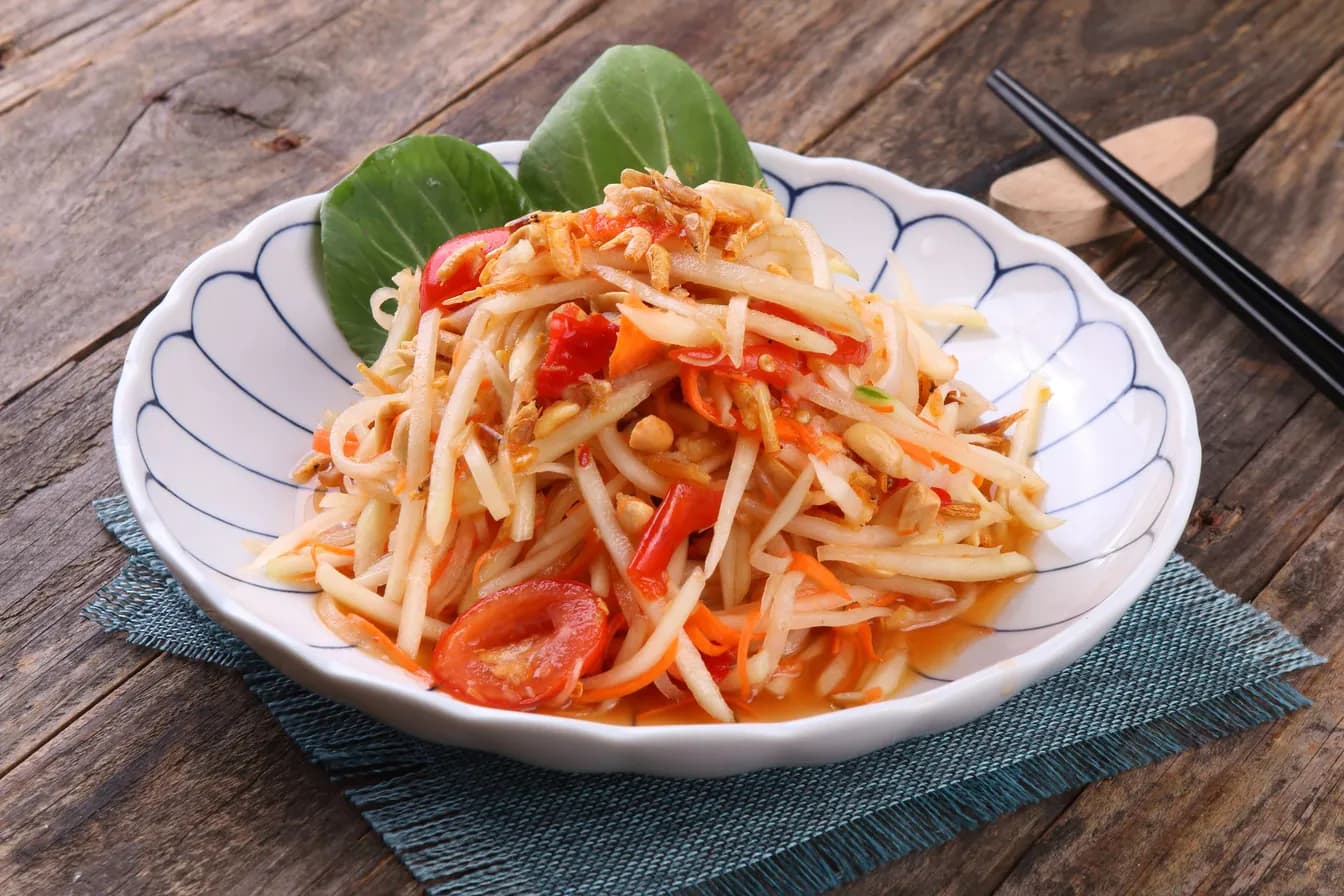 GREEN PAPAYA SALAD – SOM TAM