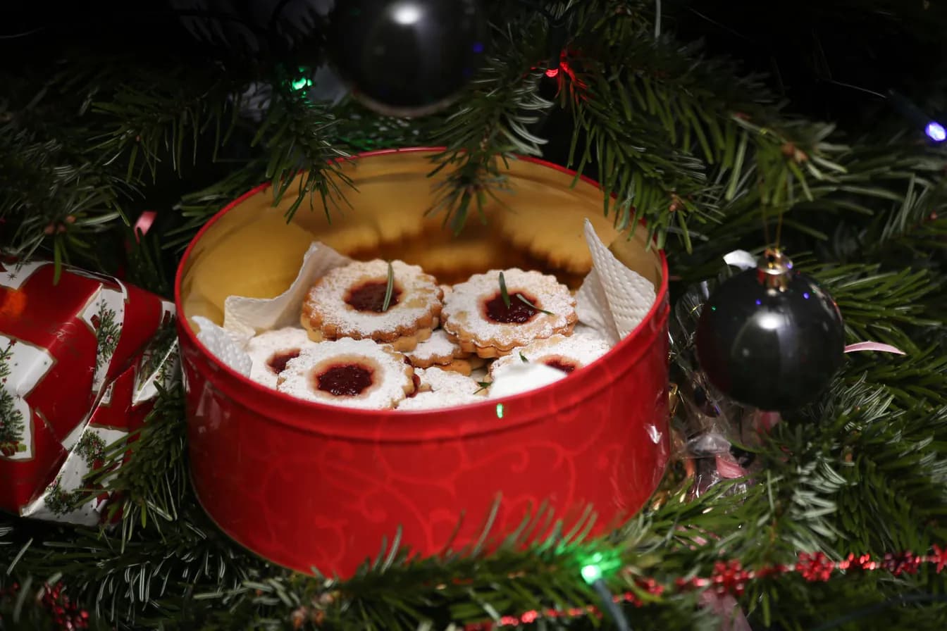 Linzer Tarts