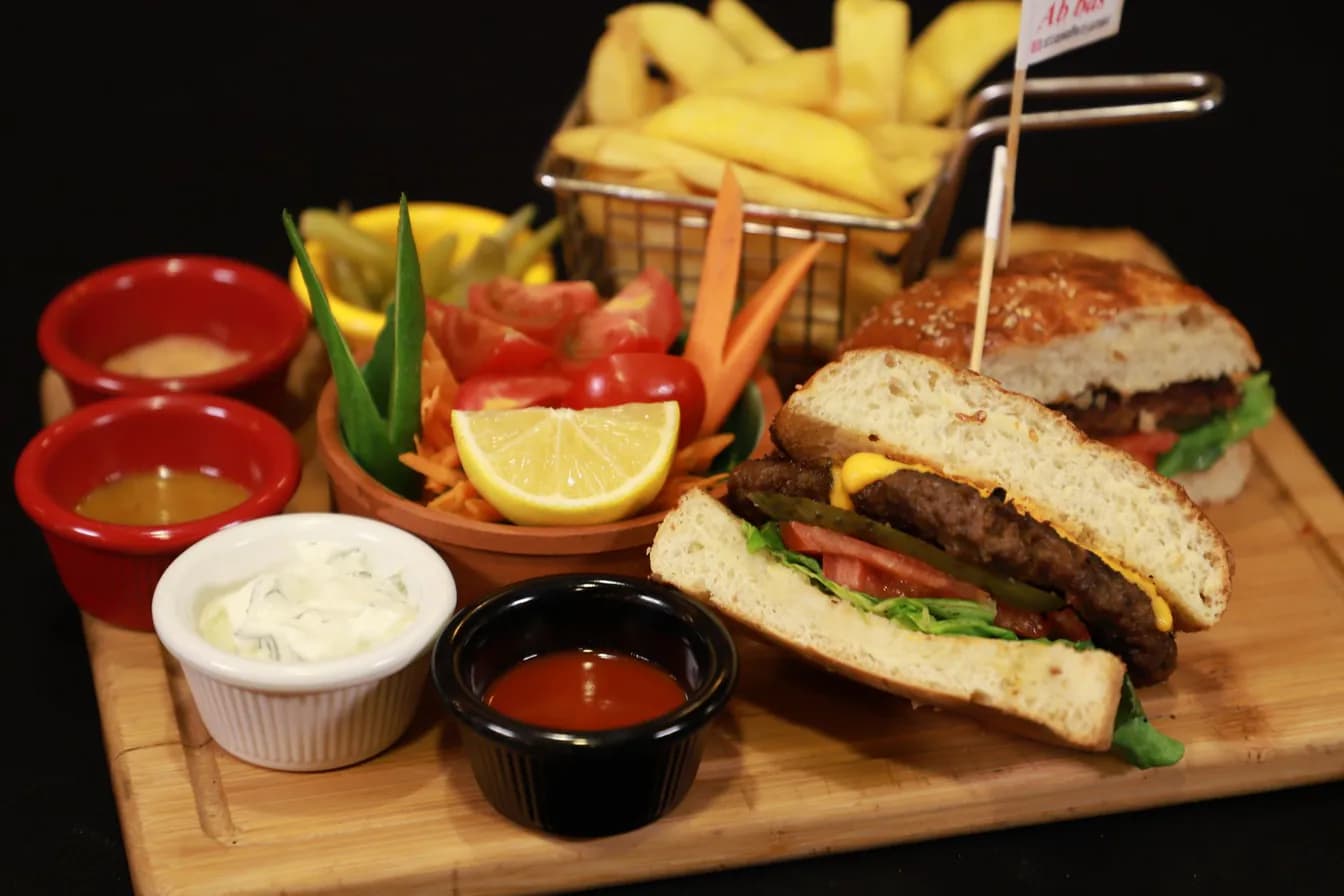 Lunch 8oz Angus Burger