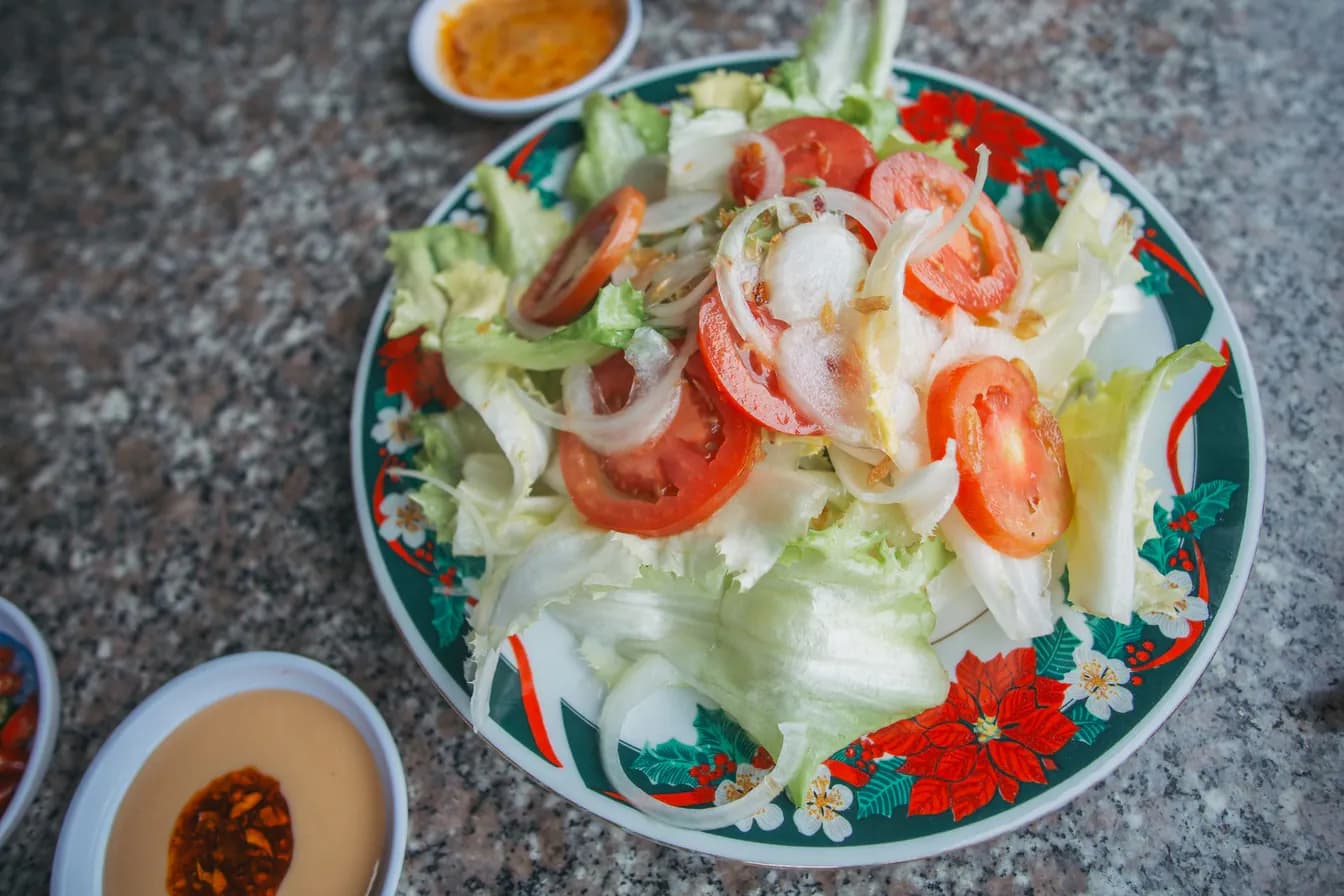 Lettuce, Tomato and Onion Salad