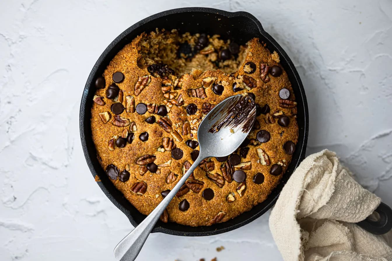 CHOCOLATE CHIP COOKIE SKILLET