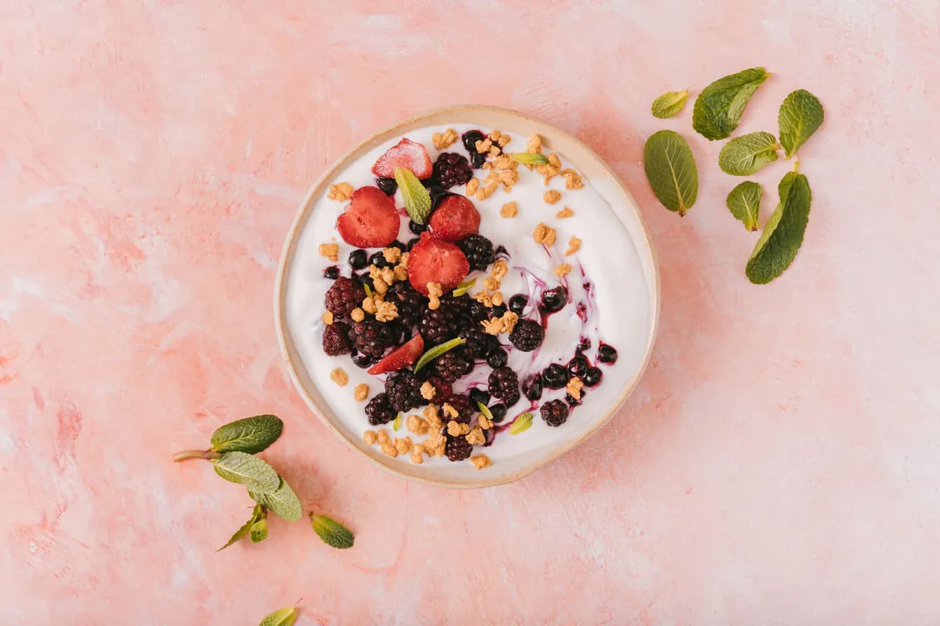 Granola, Yogurt & Berries