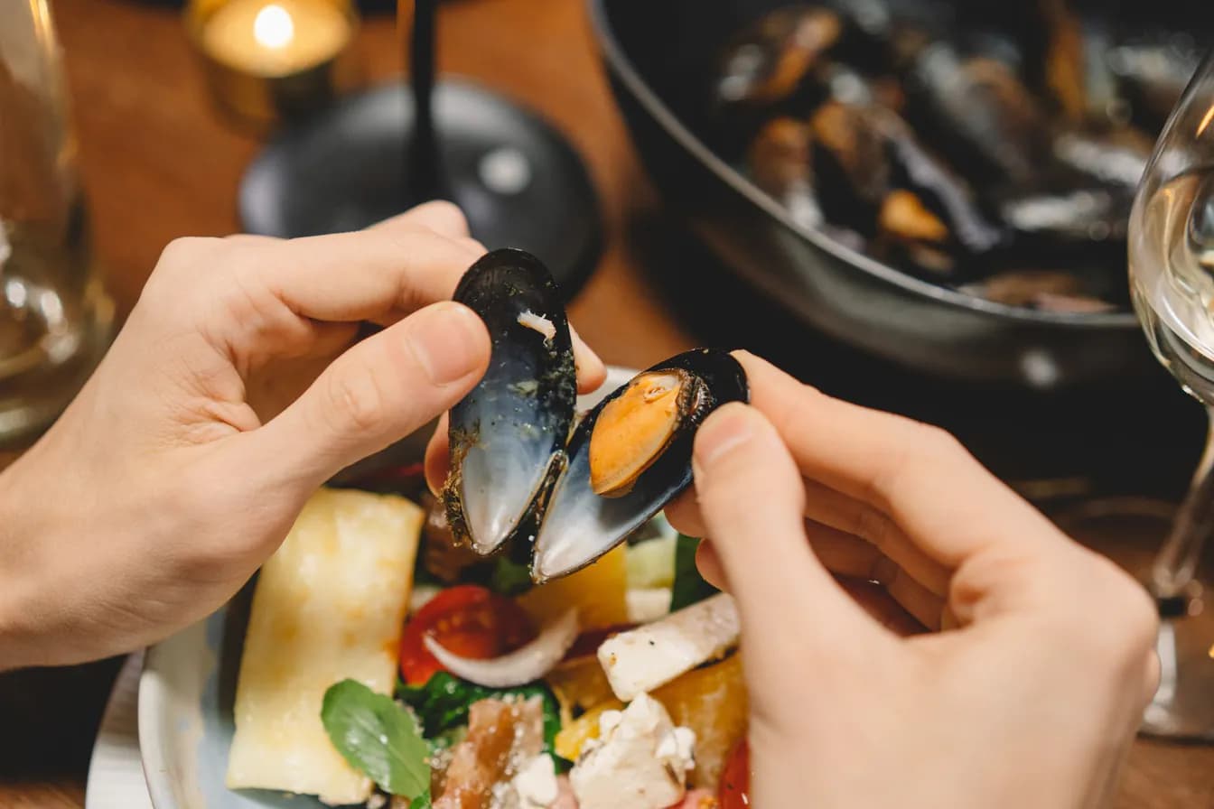 Black Mussels in Garlic Sauce