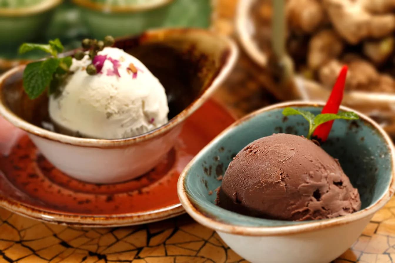 Ice Cream Scoop WITH BERRIES