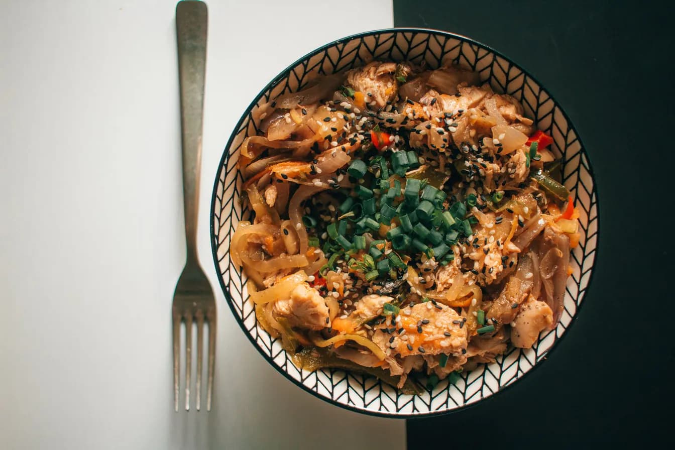 Tallarín Saltado de Pollo