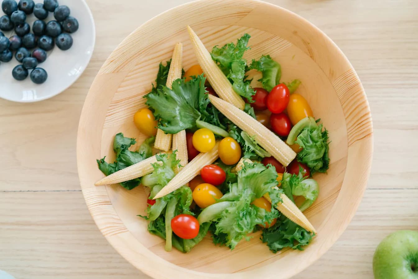 Chicken Over Baby Greens with Avocado