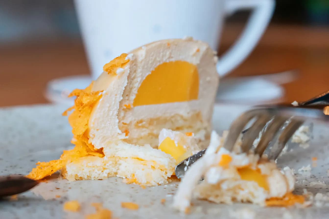 Mango mousse cake