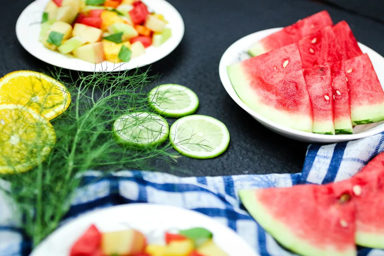 Organic Arugula & Seasonal Fruit