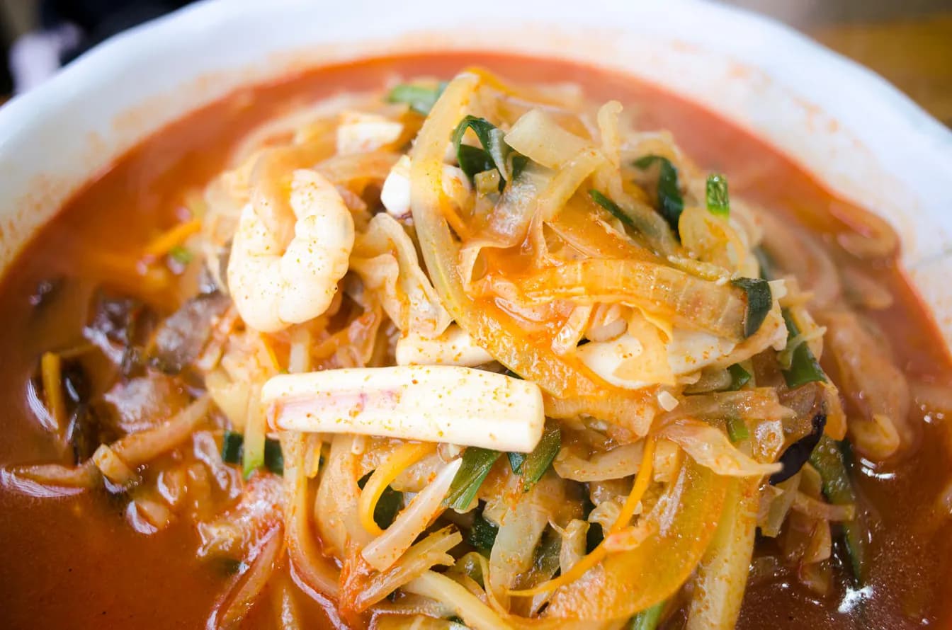 SEAFOOD NOODLES