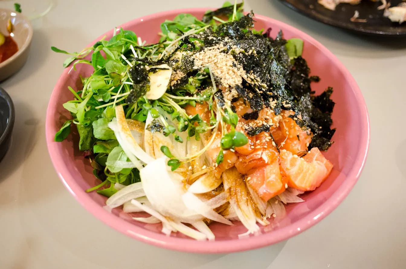 SALMON POKE BOWL
