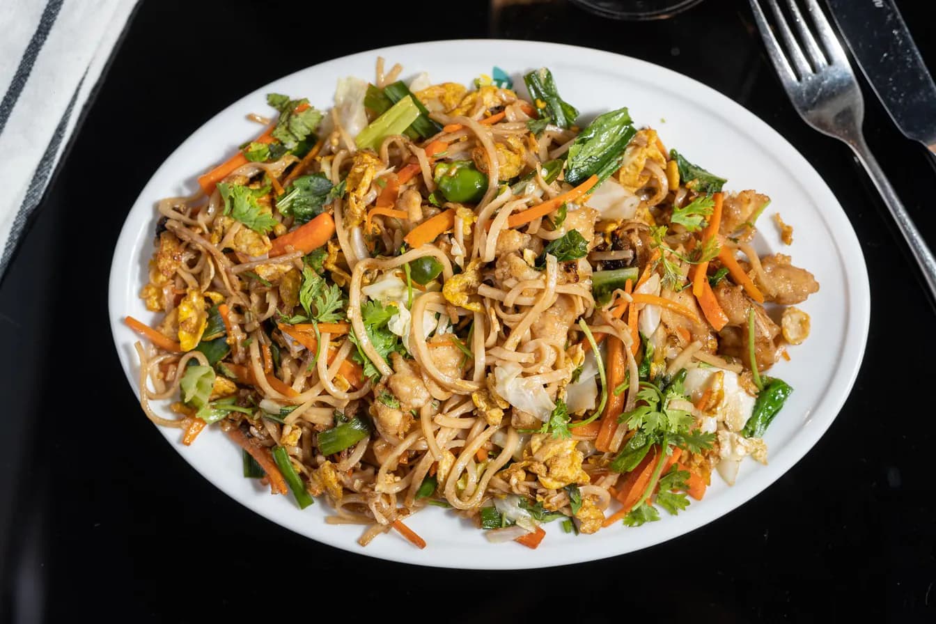 D 8. Chicken Lo Mein