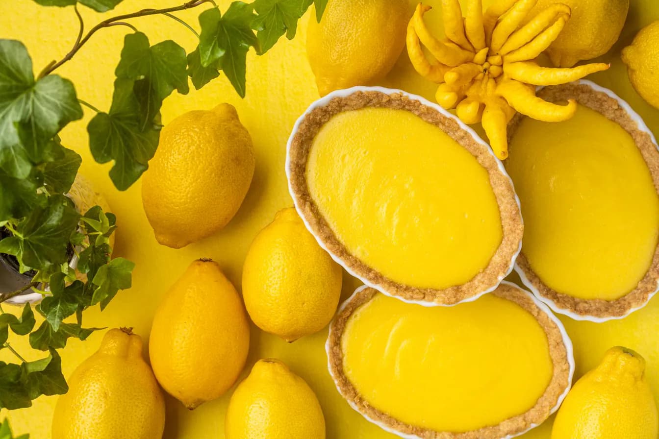 Classic Millefoglie, Chocolate Millefoglie, Fruit crostata, Sacher Torte, Meringata, Lemon Tart