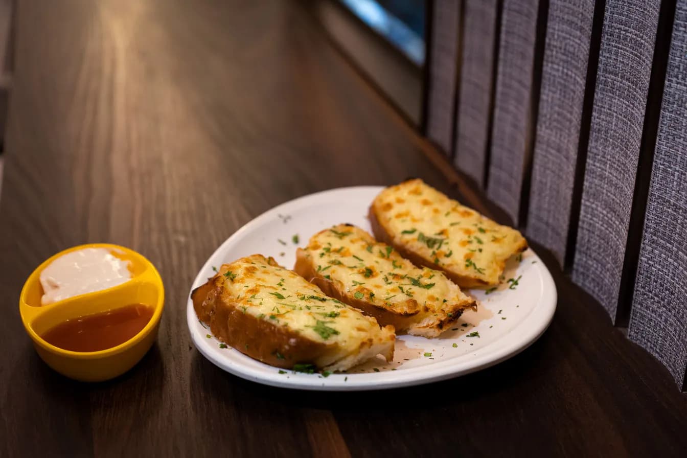 Garlic Bread w/ Cheese