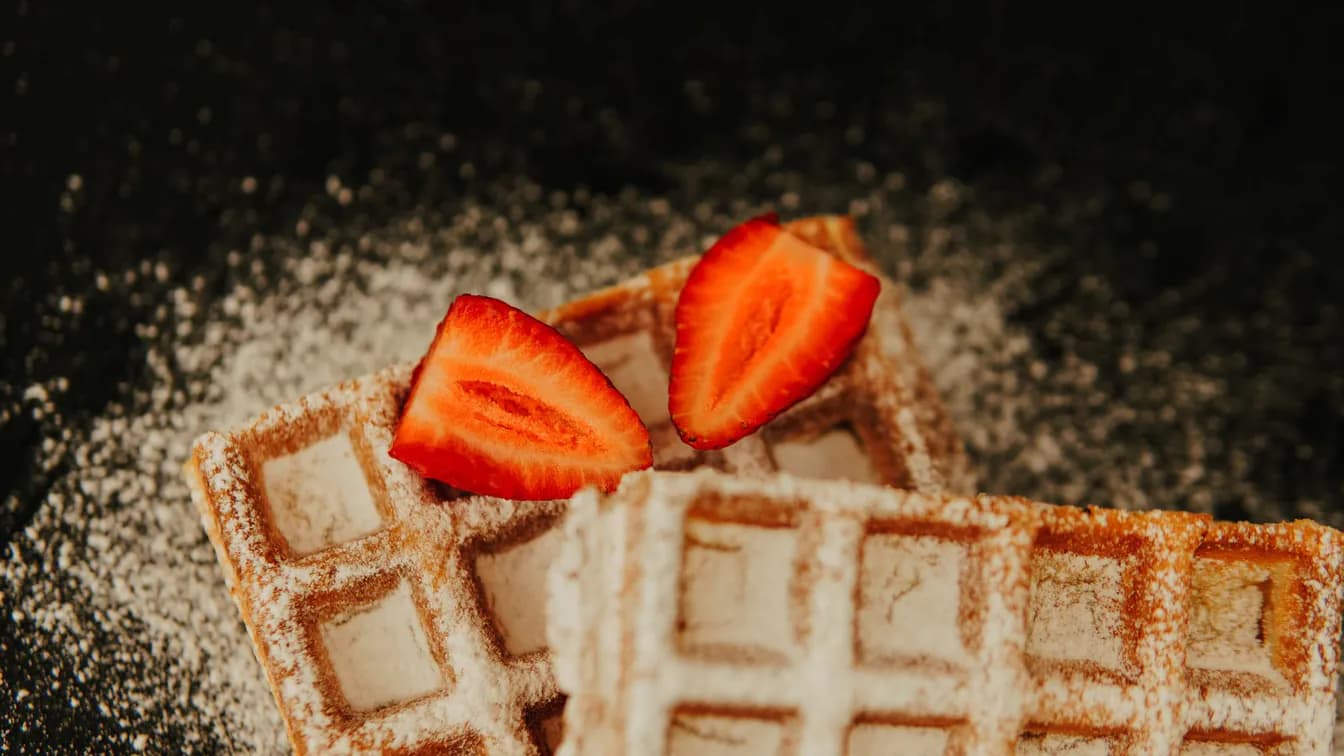 WAFFLE & EGGS