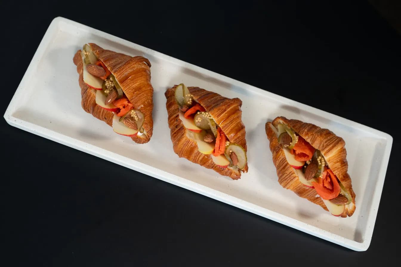 CHICKEN CROISSANT BURGER