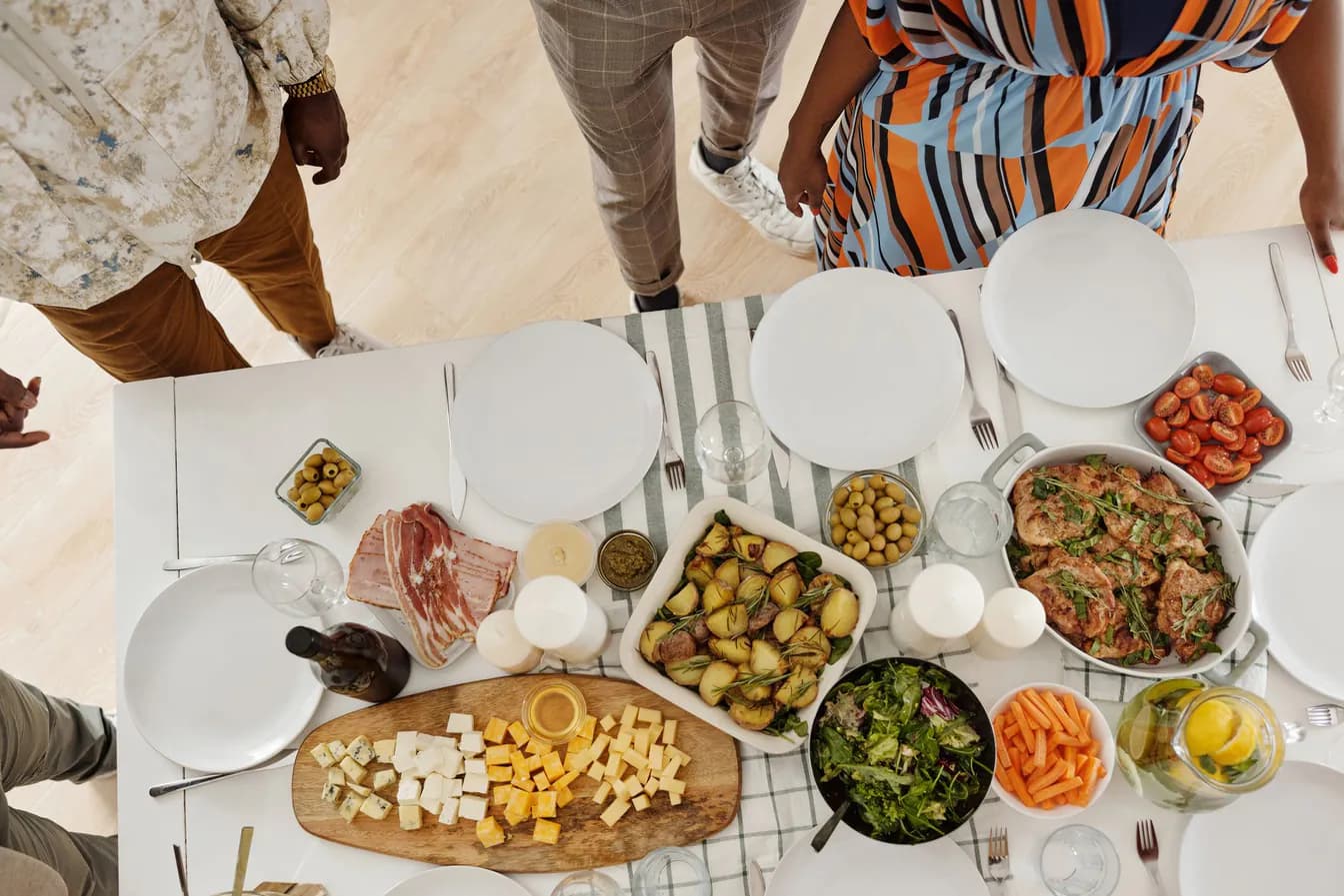 (5) Family Plate 7-9 people (4 Chicken Lula, 2 Lamb Lula, 2 Chicken Thighs Kebab, 2 Lamb Kebab)