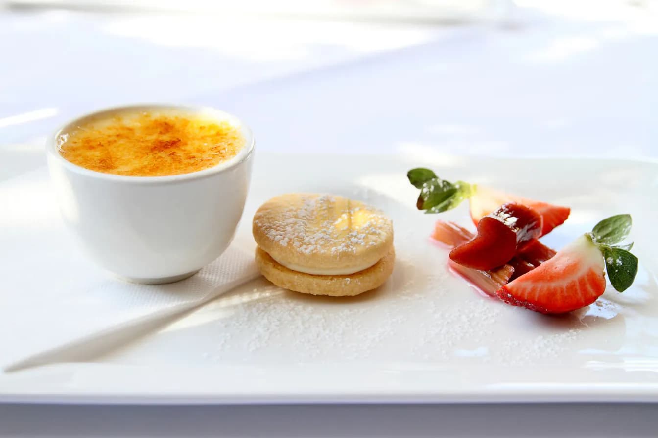 pistachio crème brûlée