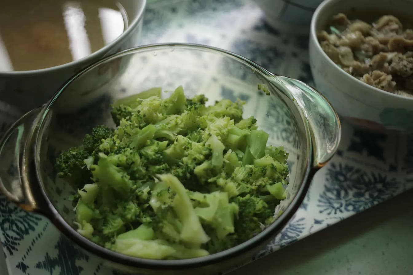 B6. Steamed Broccoli w. Shrimp