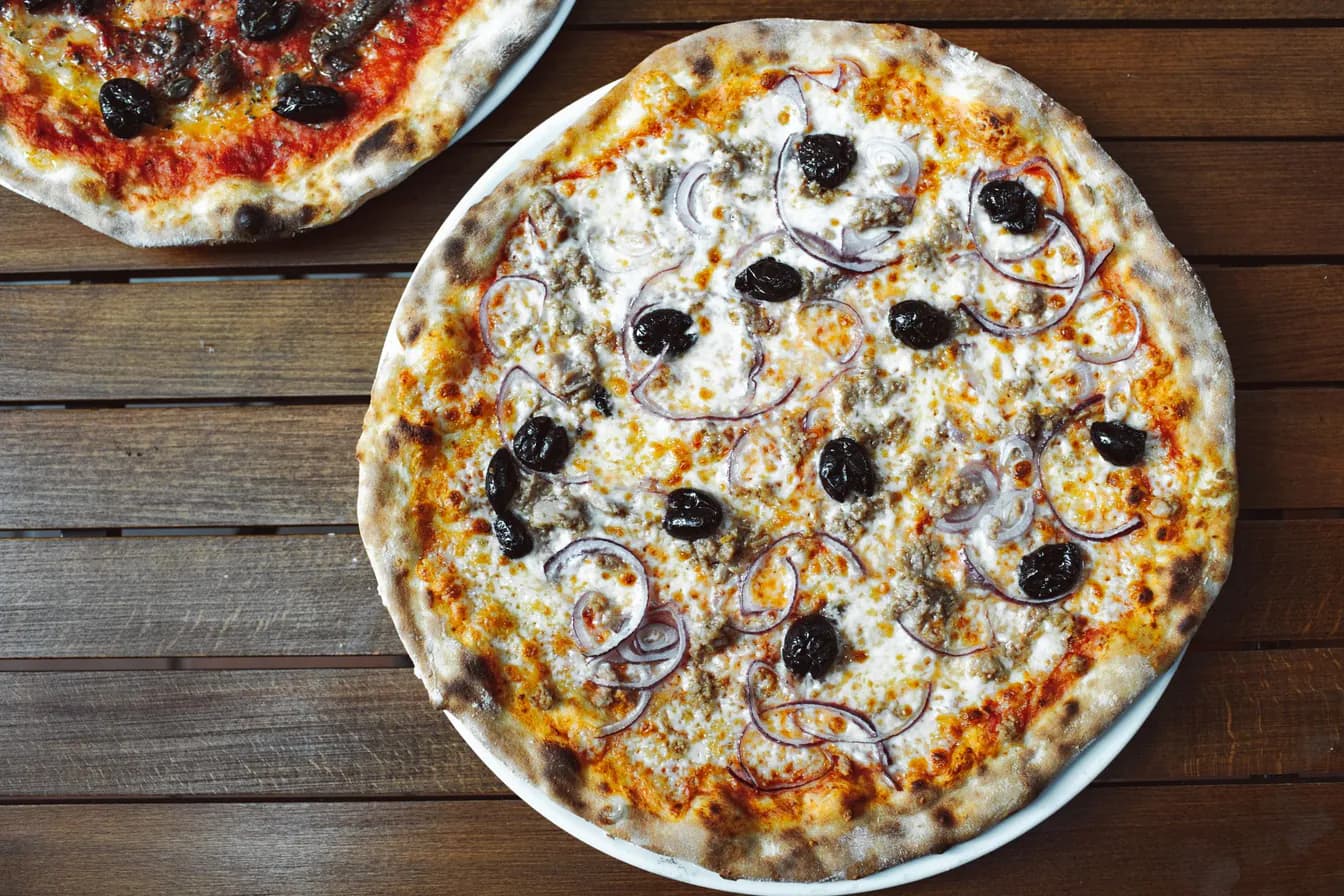 Formaggio Greco & Olive Nere Pizza